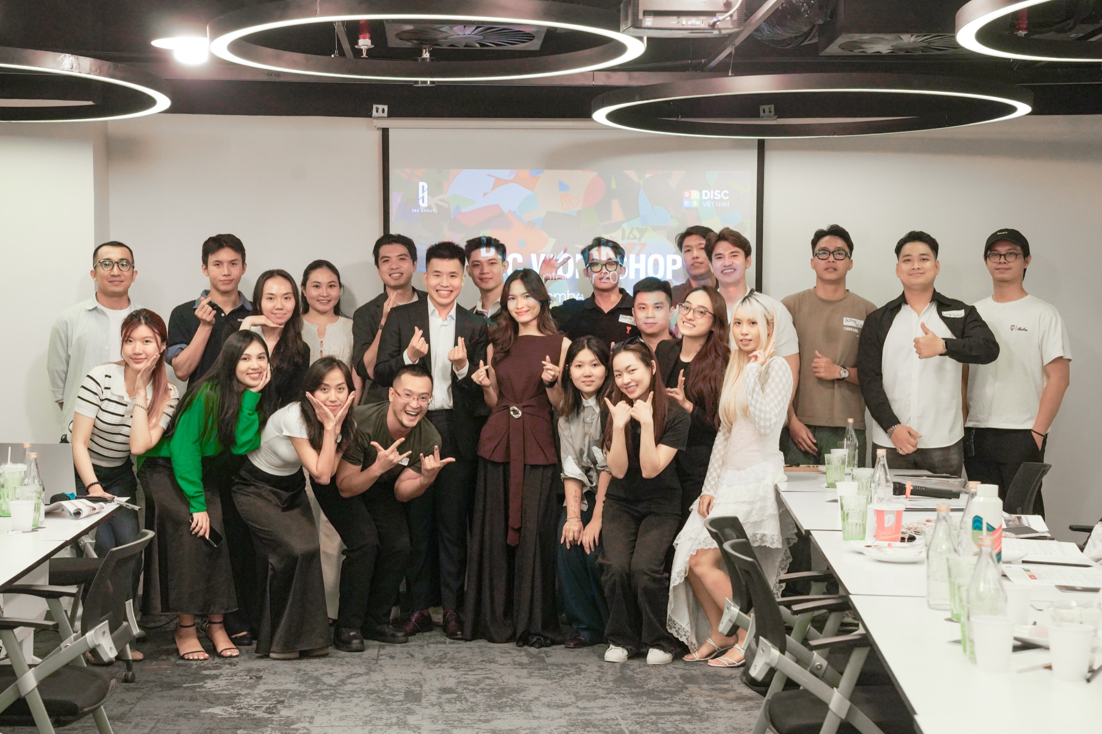 Nhóm học viên trong workshop DISC